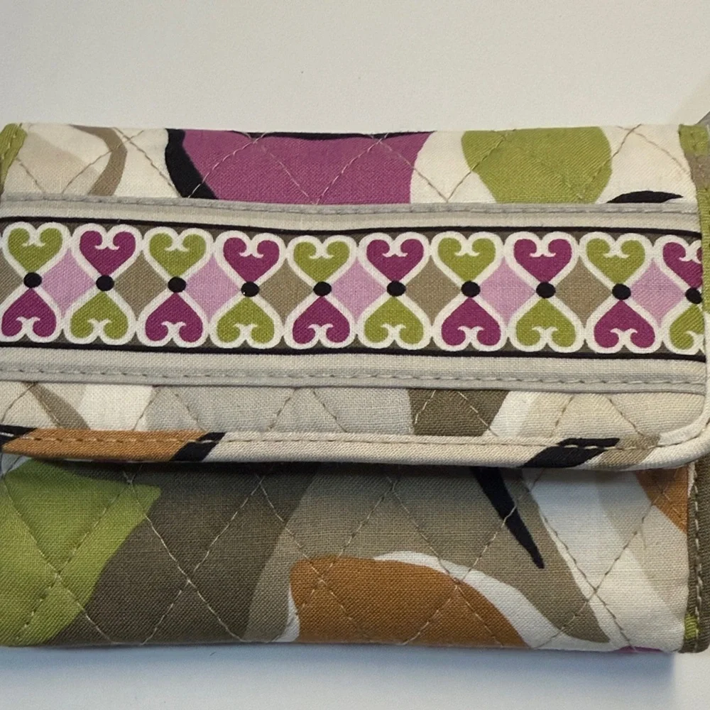 Vera Bradley Green and Pink Quilted Wallet - Picture 4 of 16